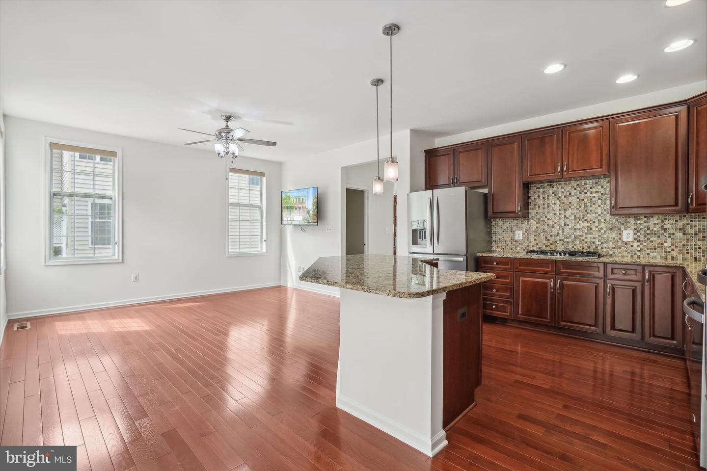 Photo 14 of 29 of 43261 Mitcham Sq townhome