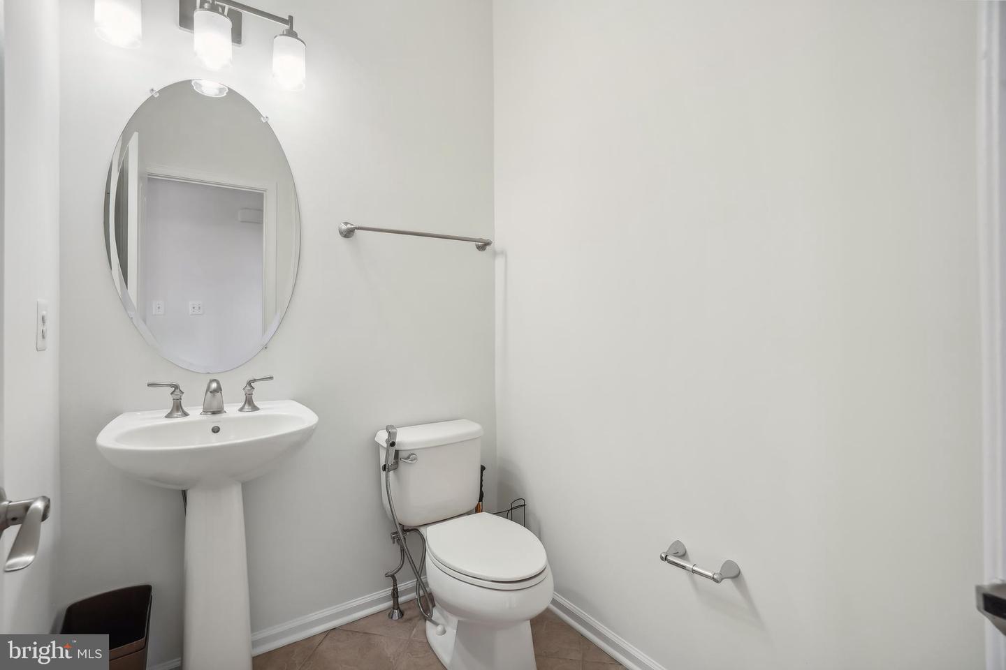 Photo 11 of 29 of 43261 Mitcham Sq townhome
