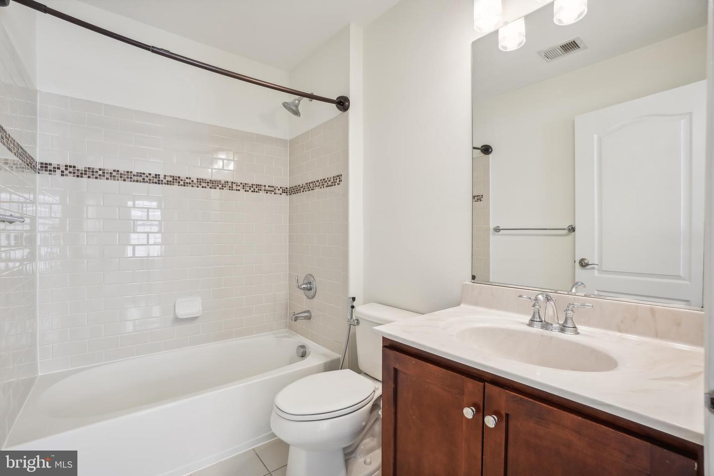 Photo 23 of 29 of 43261 Mitcham Sq townhome