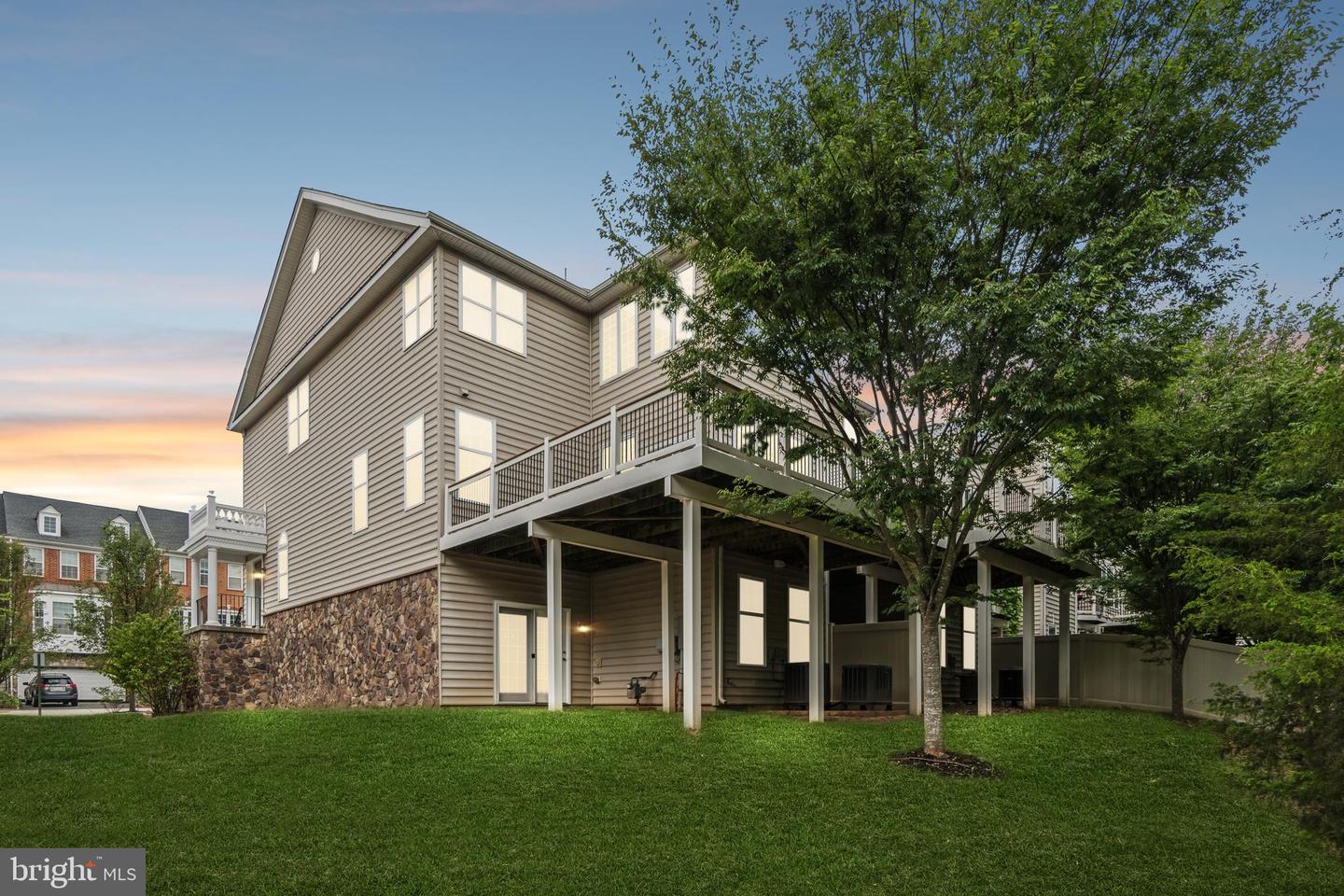 Photo 4 of 29 of 43261 Mitcham Sq townhome