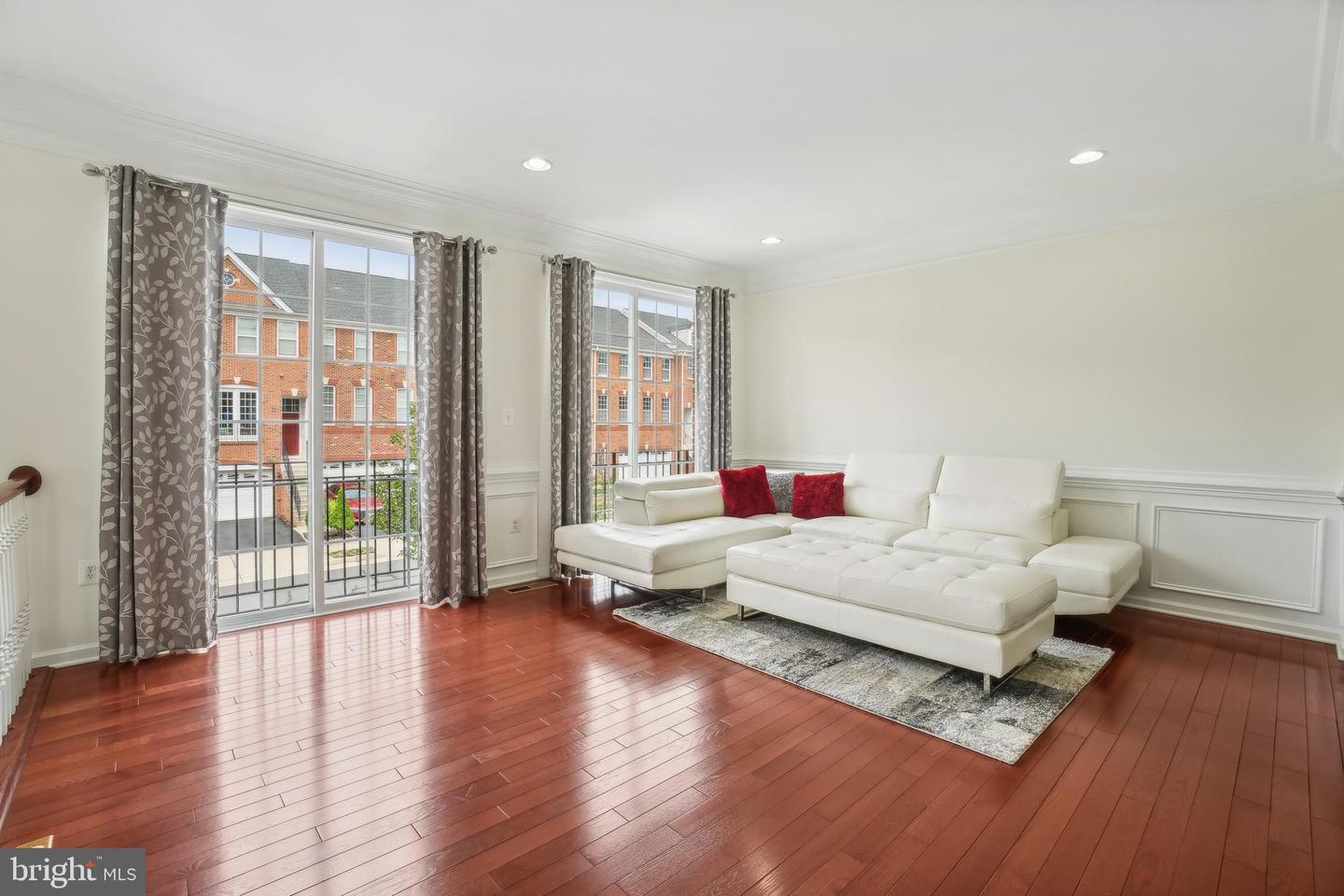 Photo 9 of 29 of 43261 Mitcham Sq townhome