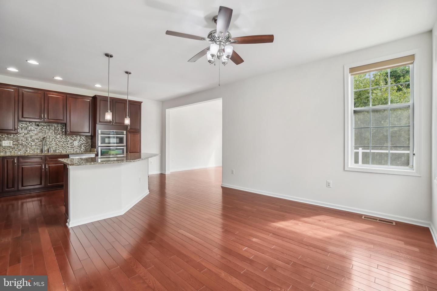 Photo 12 of 29 of 43261 Mitcham Sq townhome