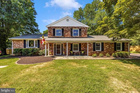 Single Family Residence in Gaithersburg MD 13009 Scarlet Oak DRIVE.jpg