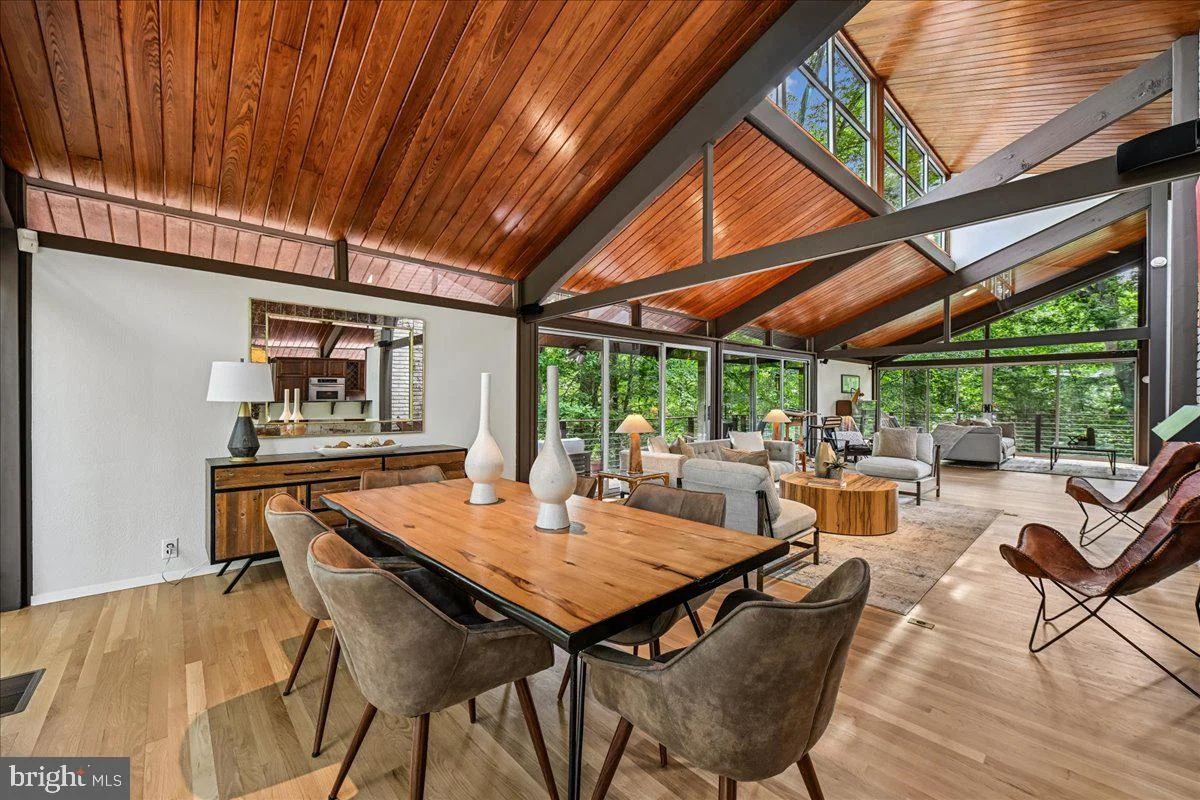 6620 Fernwood Court