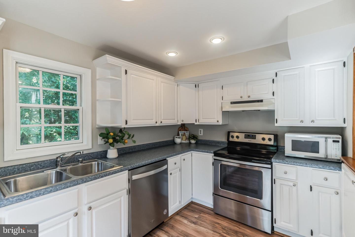 Photo 9 of 27 of 11 Palmer Ct townhome