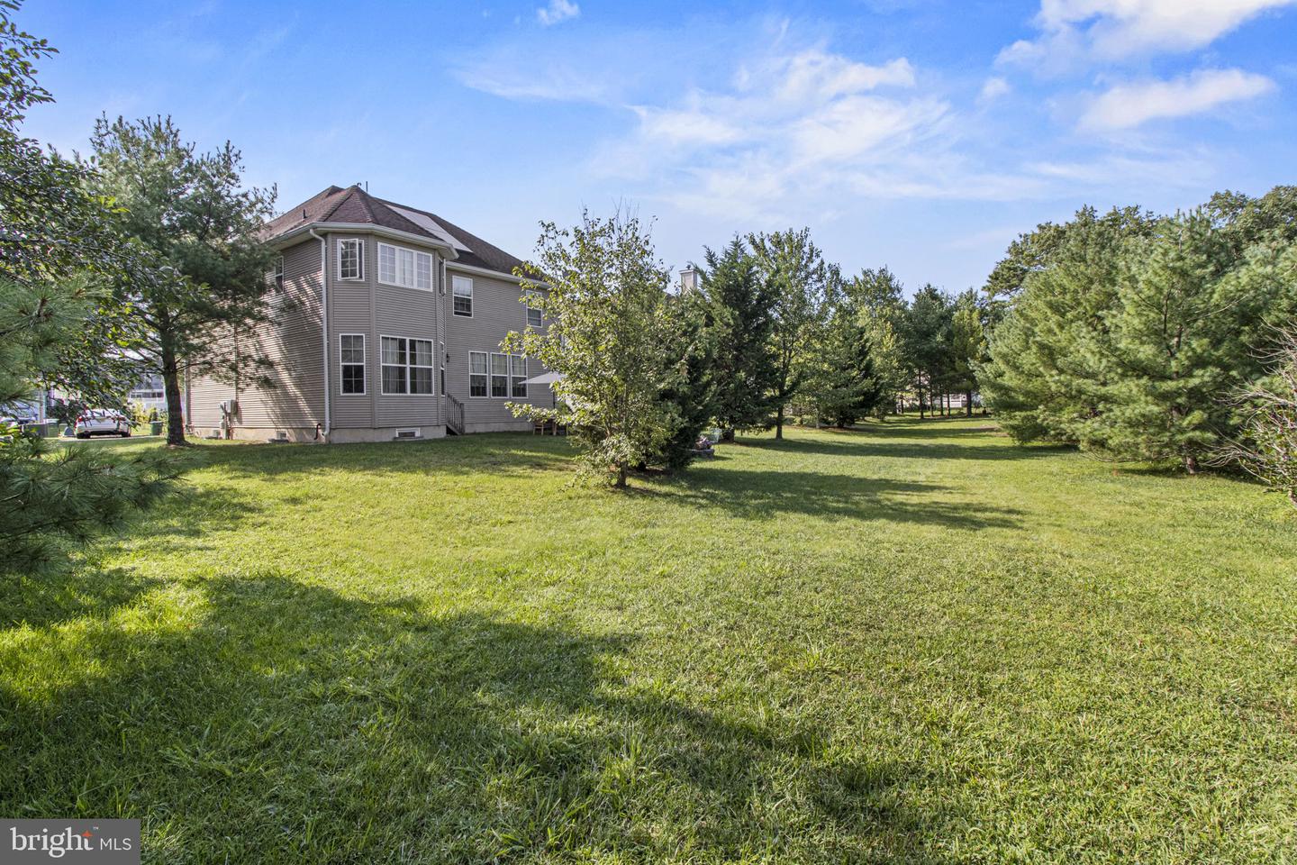 Photo 7 of 17 of 23 White Oak Dr house