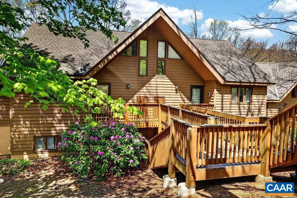 762 Laurelwood Condos