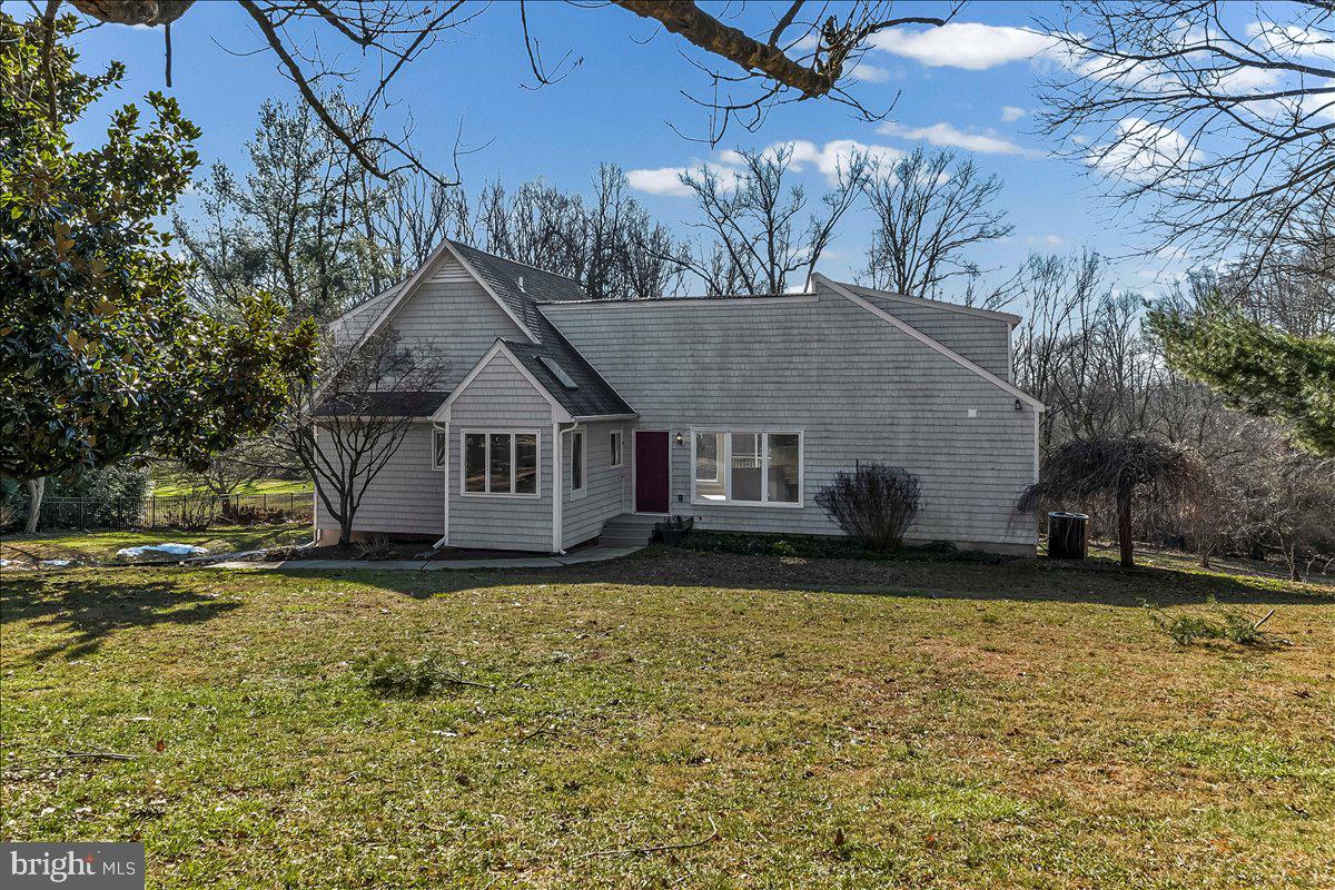 302 Manor Dr