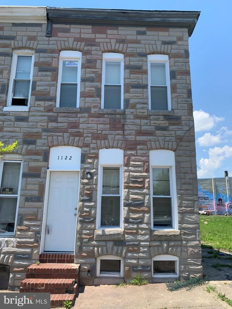 1122 N Montford Avenue