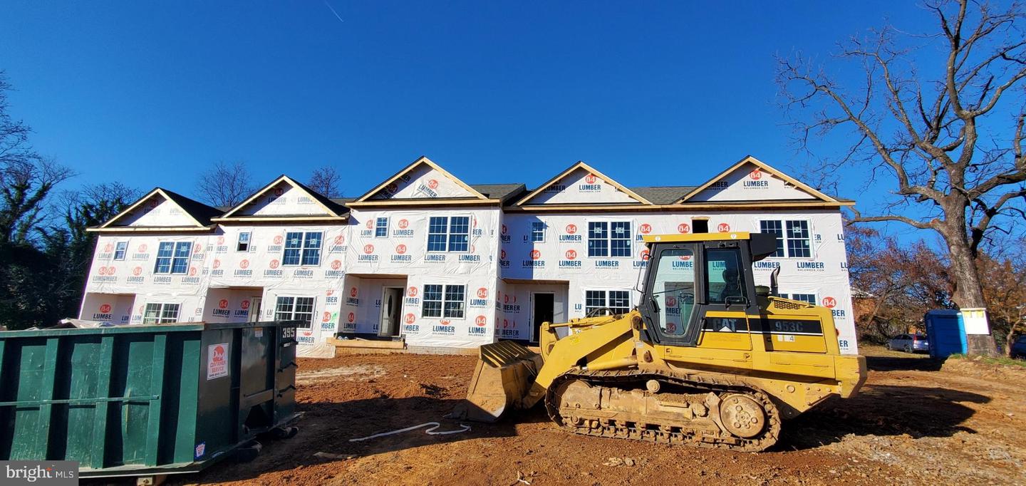 Photo 6 of 46 of 916 Virginia Ave townhome