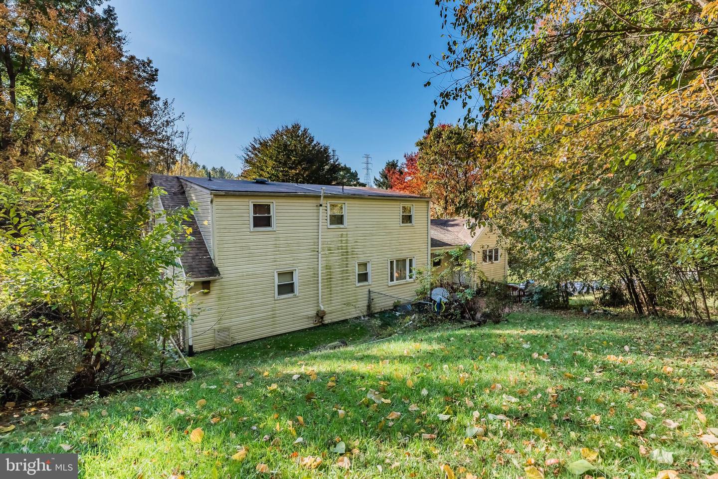 Photo 2 of 32 of 120 Hillymede Rd house