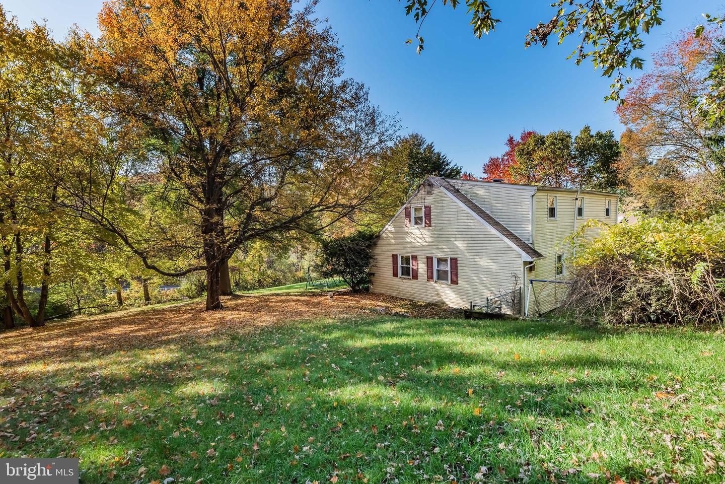 Photo 8 of 32 of 120 Hillymede Rd house