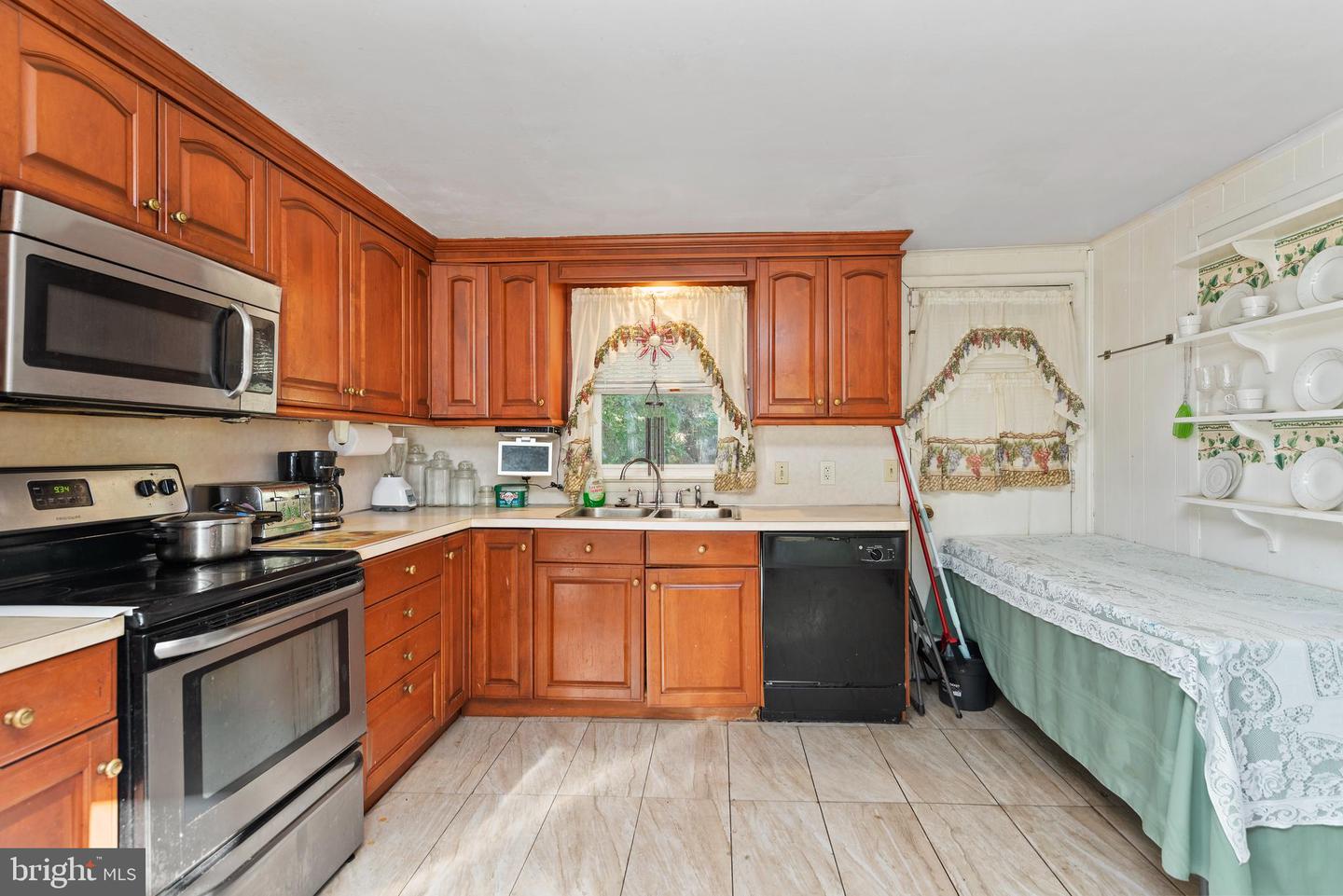 Photo 11 of 32 of 120 Hillymede Rd house