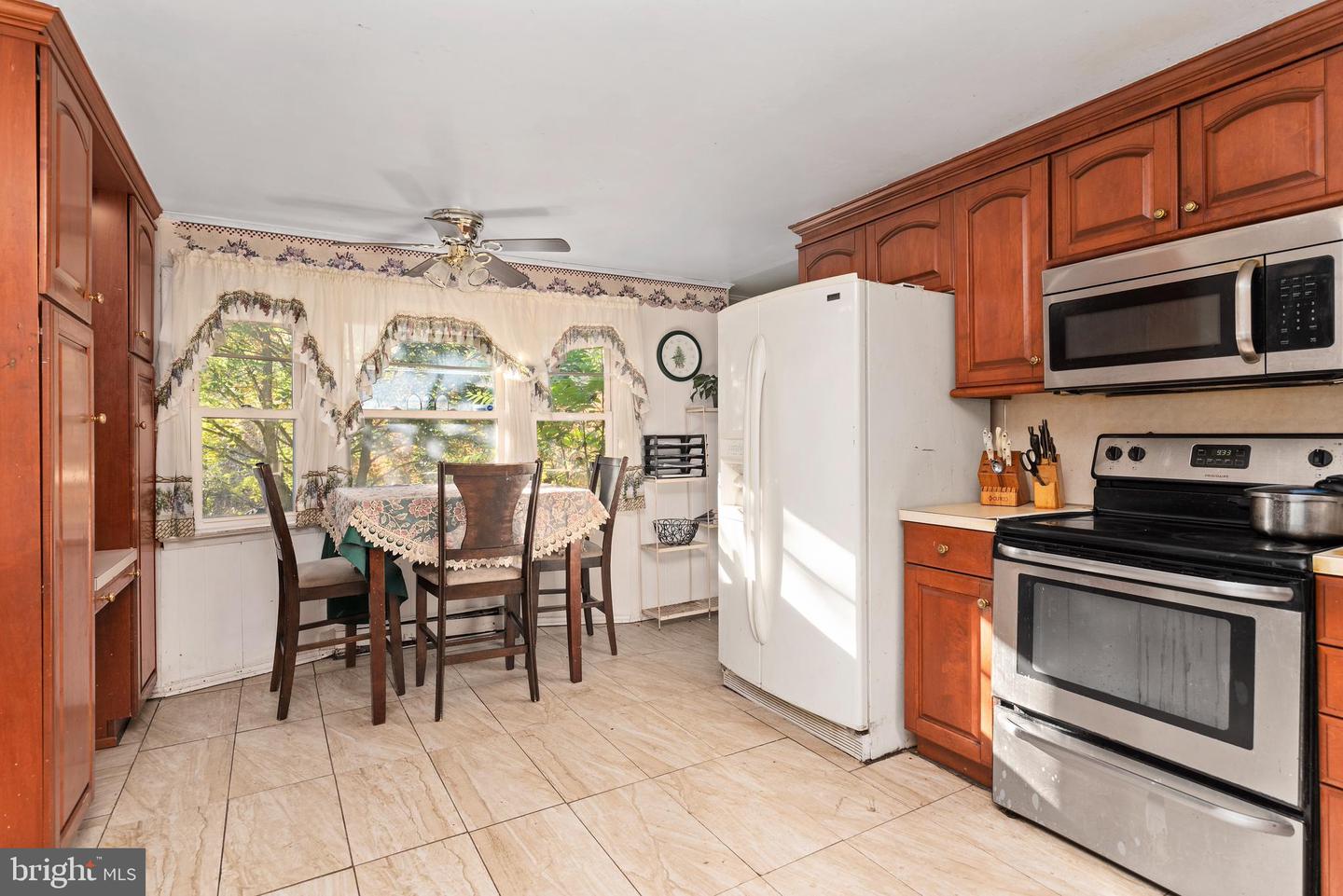 Photo 16 of 32 of 120 Hillymede Rd house