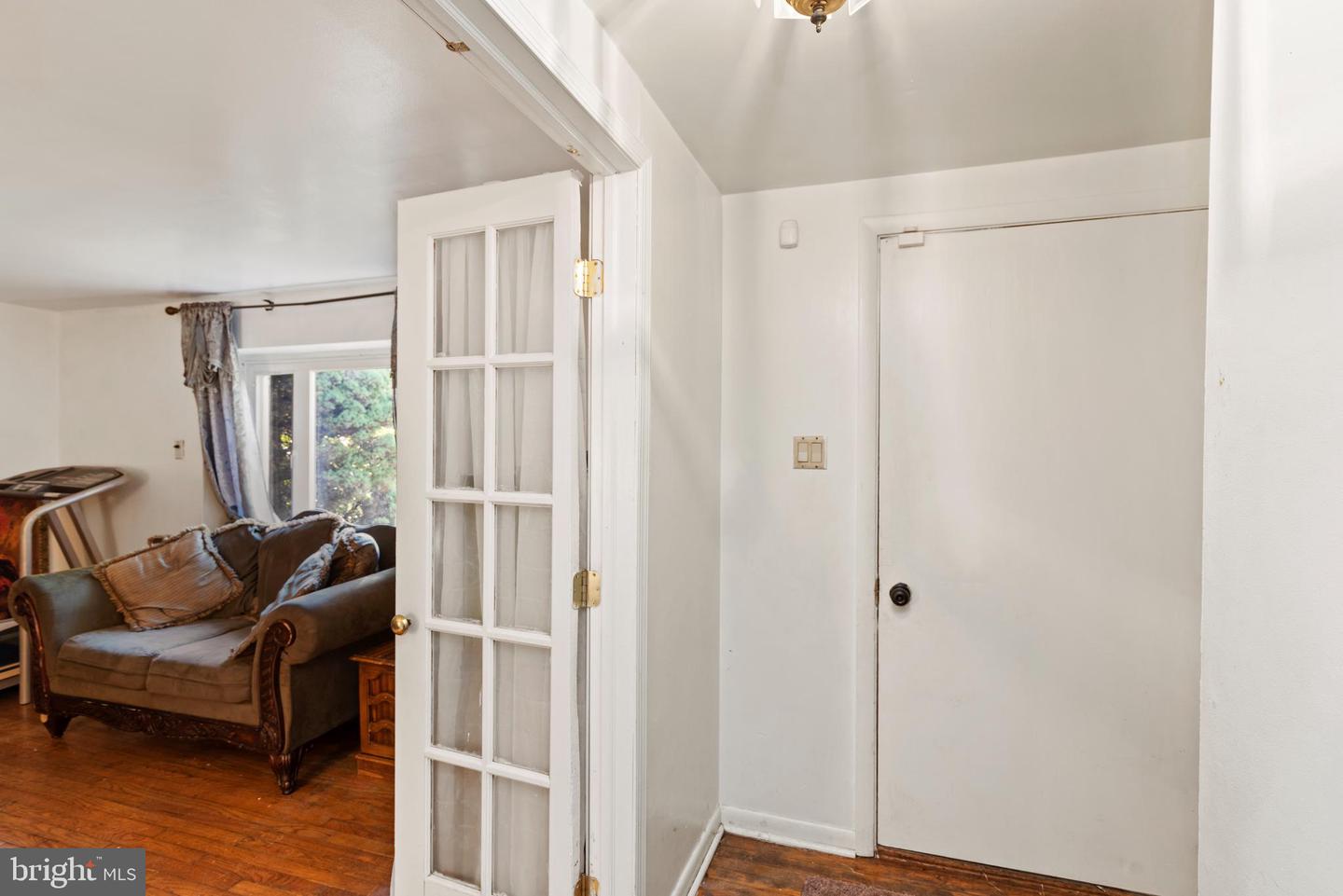 Photo 19 of 32 of 120 Hillymede Rd house