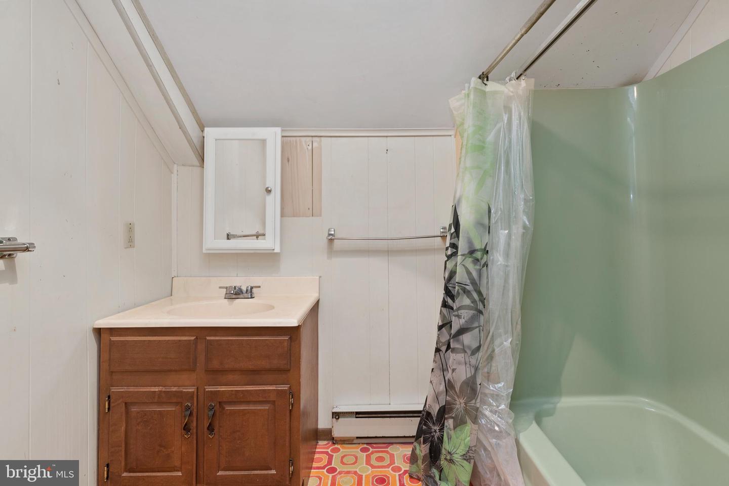 Photo 26 of 32 of 120 Hillymede Rd house