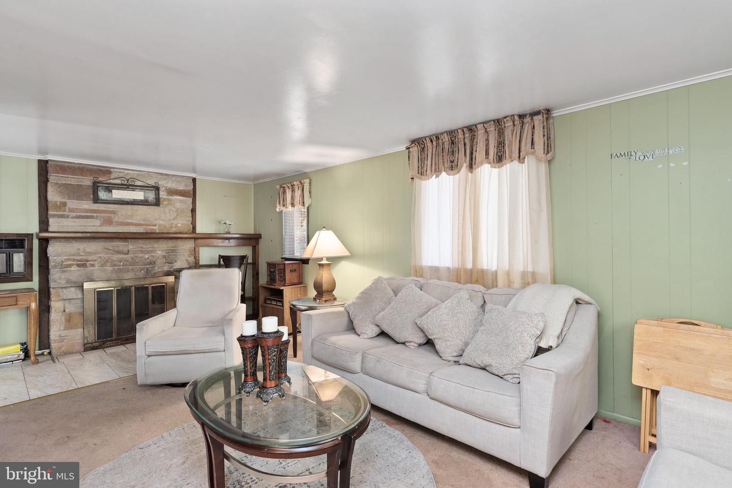 Photo 14 of 32 of 120 Hillymede Rd house