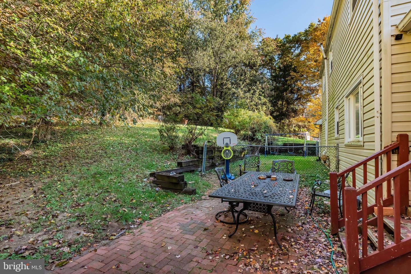 Photo 9 of 32 of 120 Hillymede Rd house
