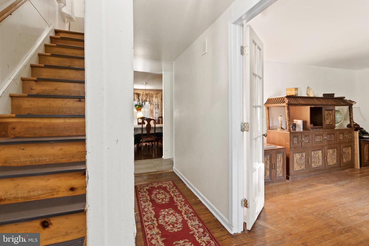 Photo 12 of 32 of 120 Hillymede Rd house