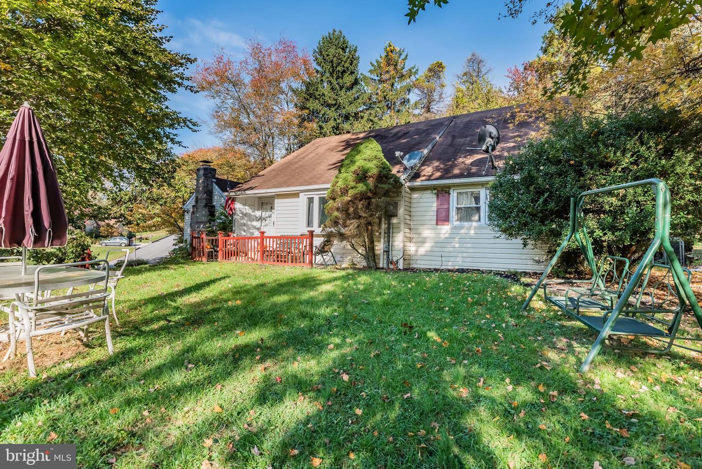 Photo 7 of 32 of 120 Hillymede Rd house