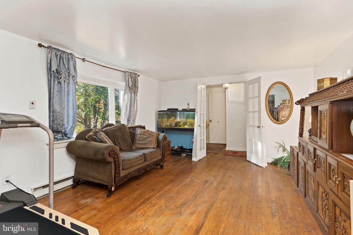 Photo 18 of 32 of 120 Hillymede Rd house