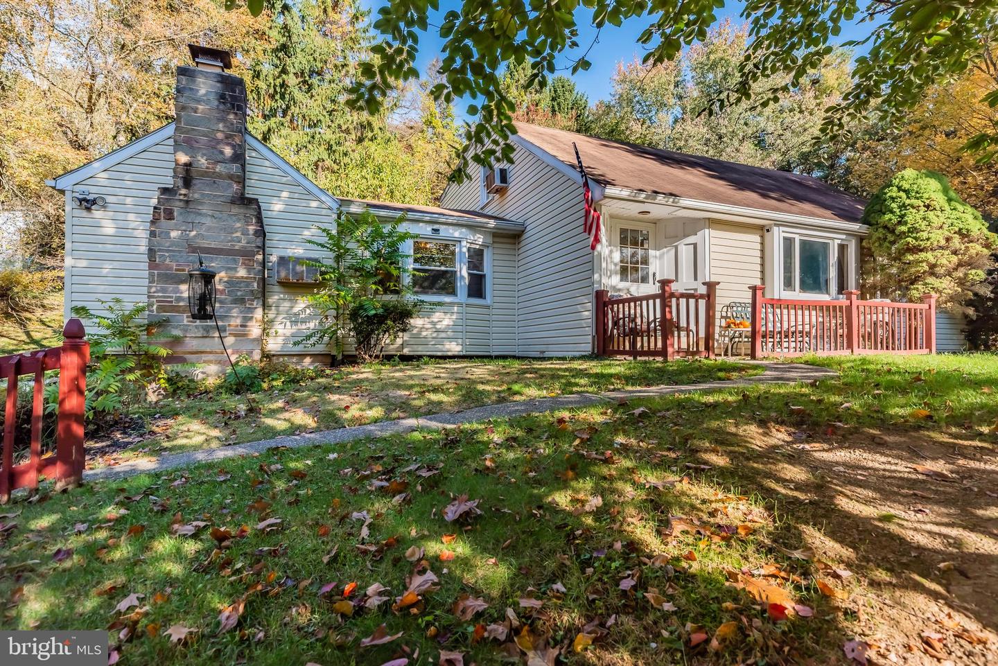 Photo 5 of 32 of 120 Hillymede Rd house