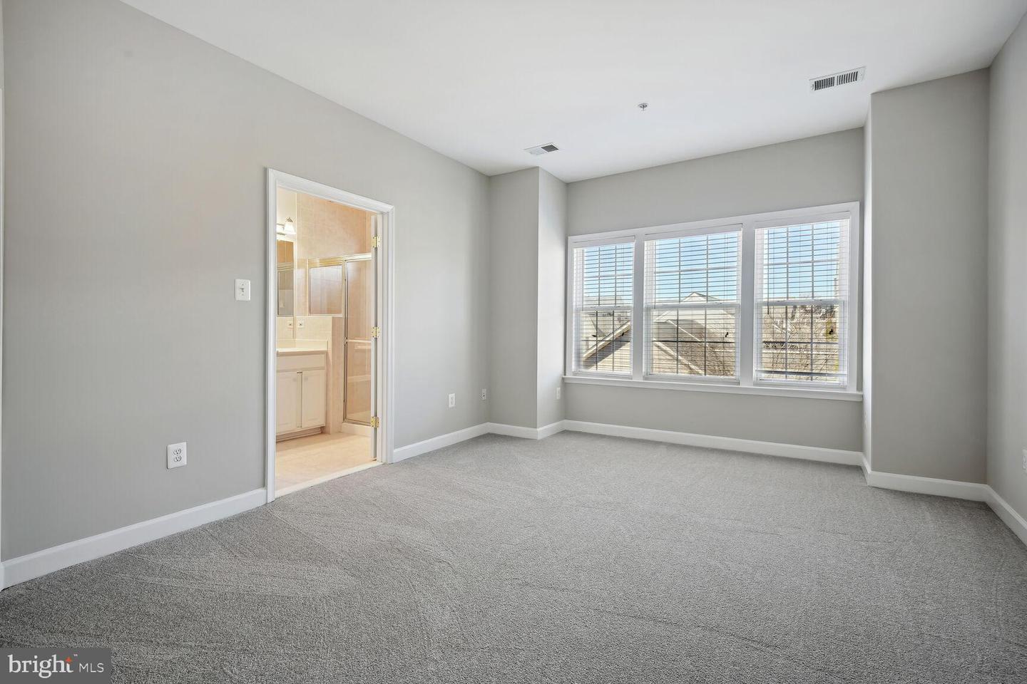 Photo 21 of 36 of 605 Ridgemont Ave townhome