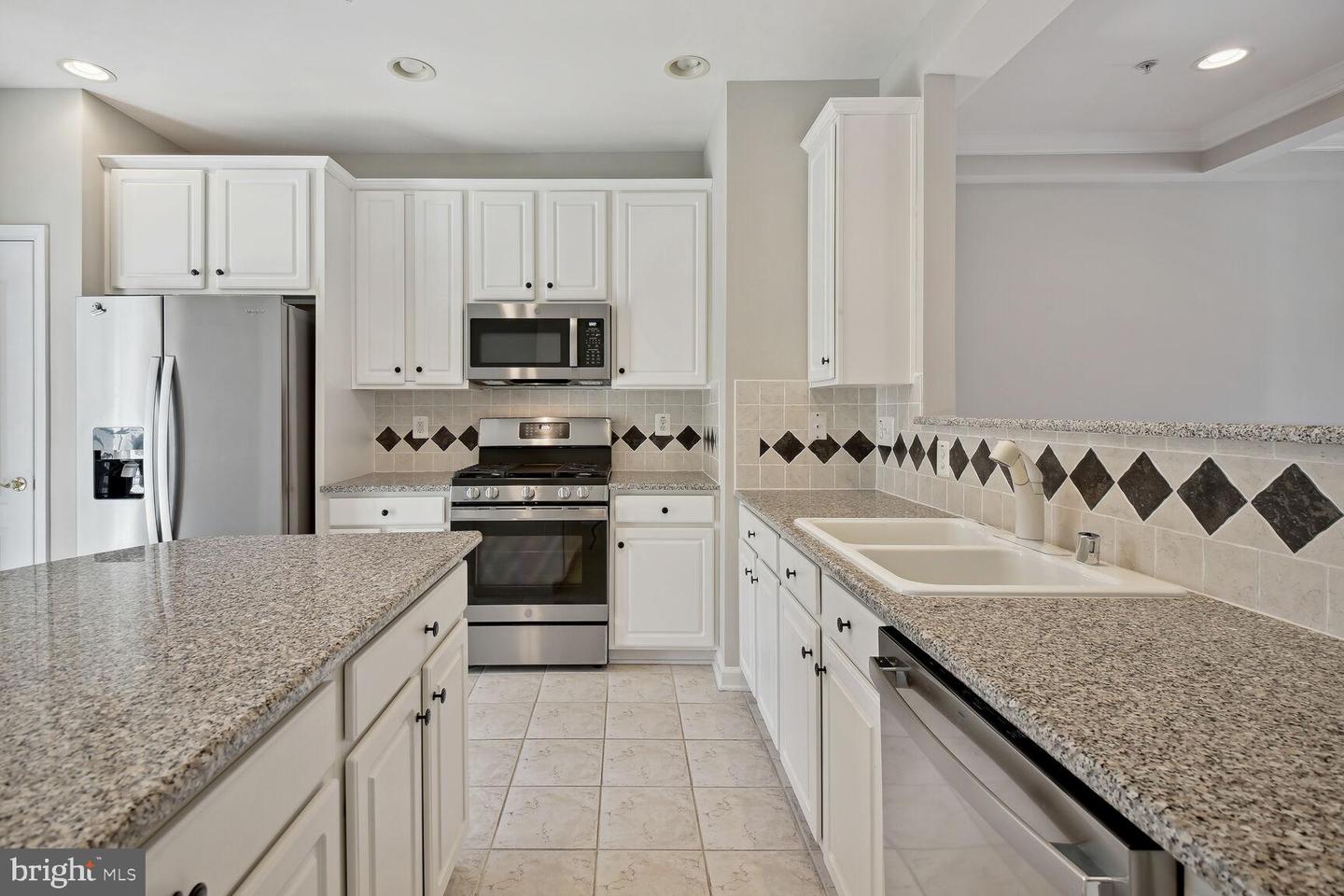 Photo 14 of 36 of 605 Ridgemont Ave townhome