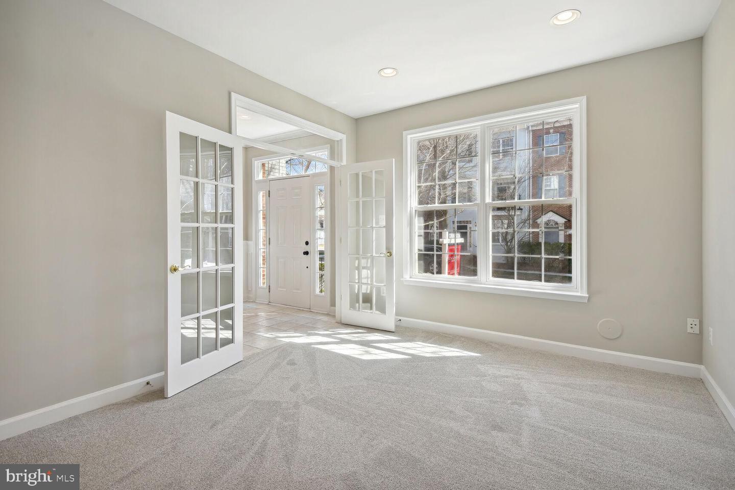 Photo 4 of 36 of 605 Ridgemont Ave townhome