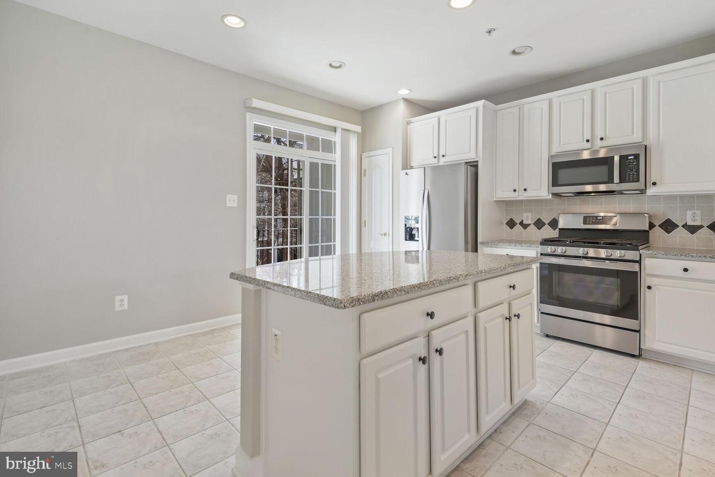 Photo 13 of 36 of 605 Ridgemont Ave townhome