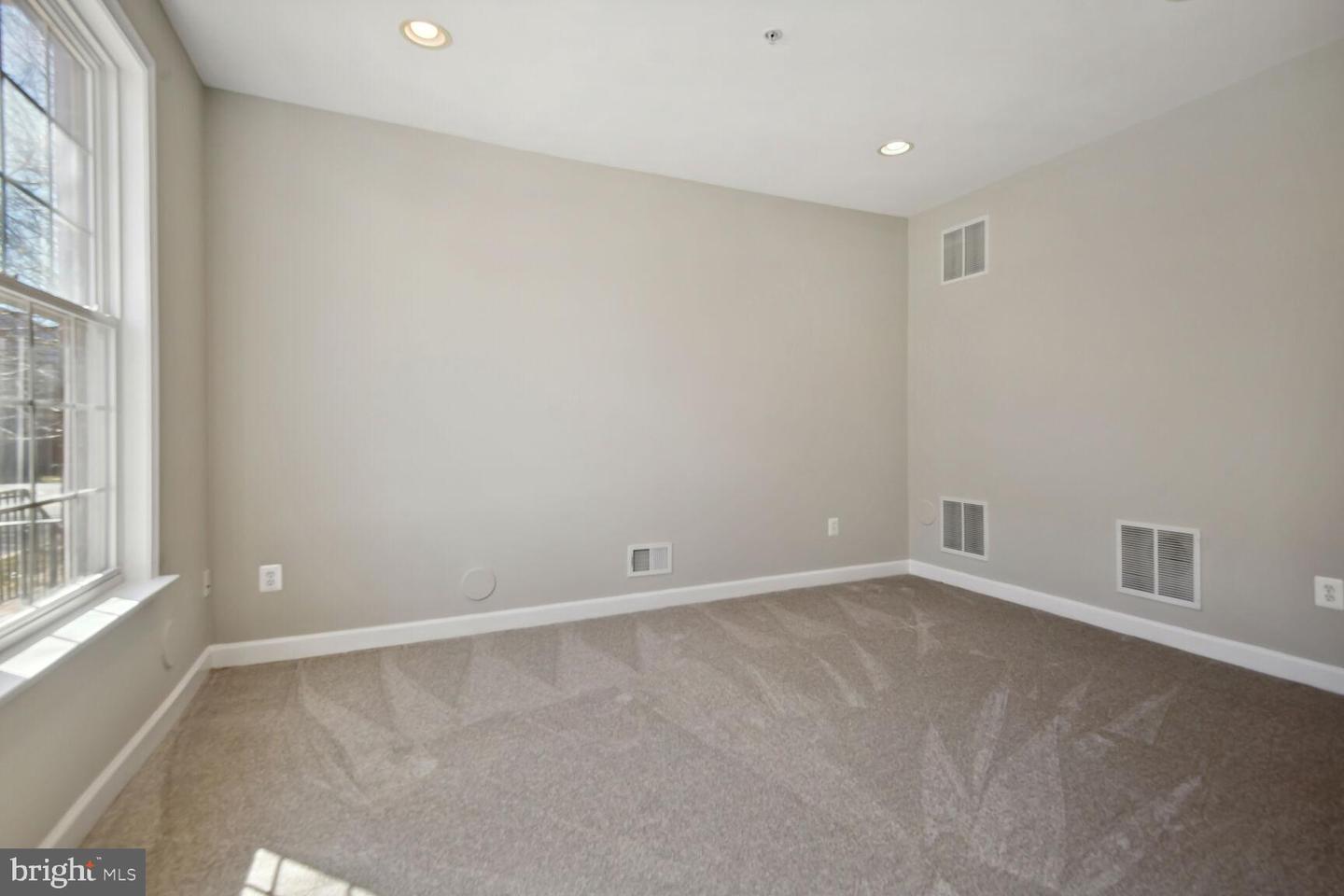 Photo 5 of 36 of 605 Ridgemont Ave townhome