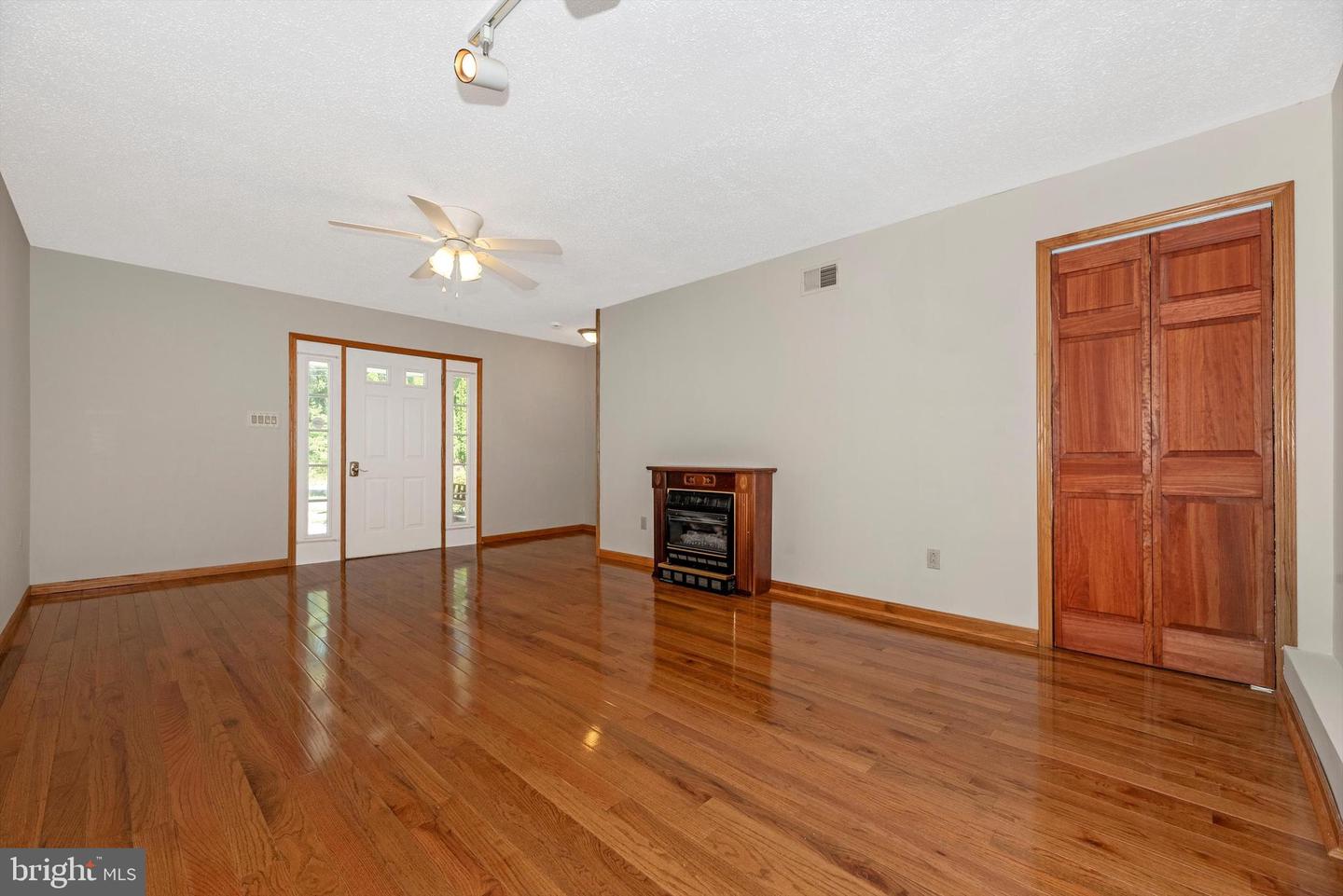 Photo 8 of 51 of 4439 John Draper Rd house