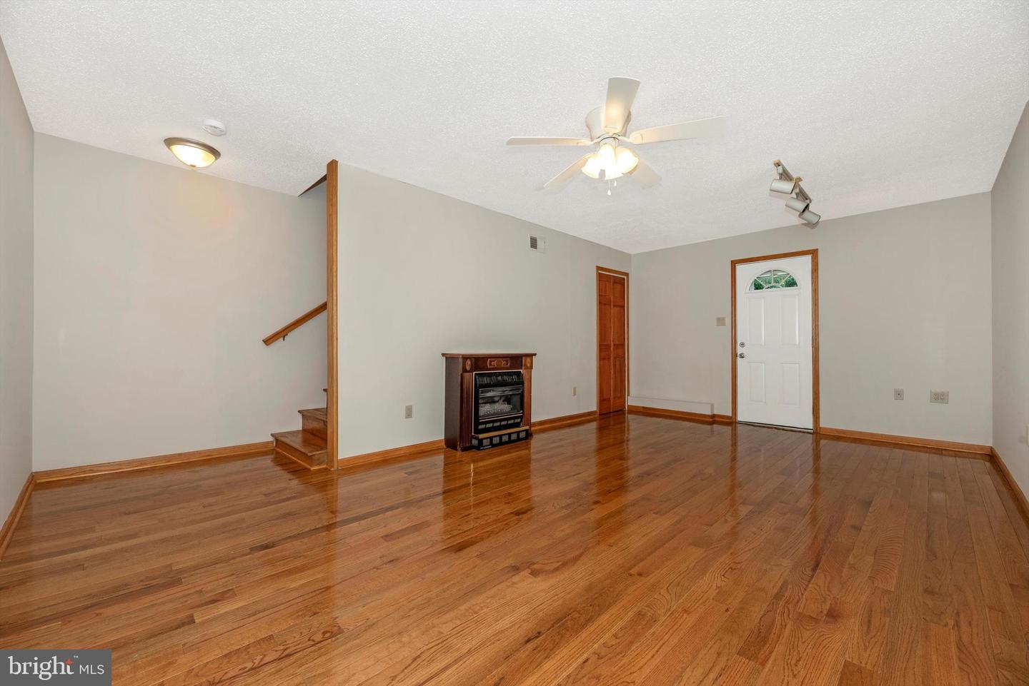 Photo 9 of 51 of 4439 John Draper Rd house