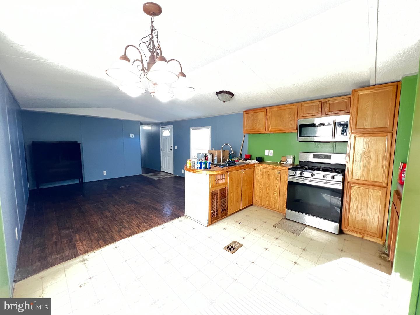 Photo 6 of 13 of 389 Killens Pond Rd mobile home