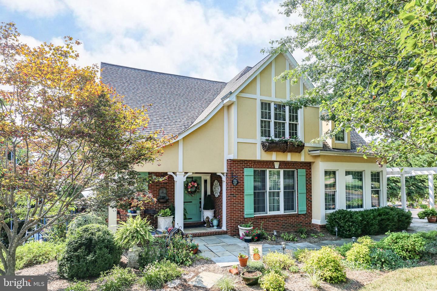 Photo 2 of 81 of 10 Havenwoods Way house
