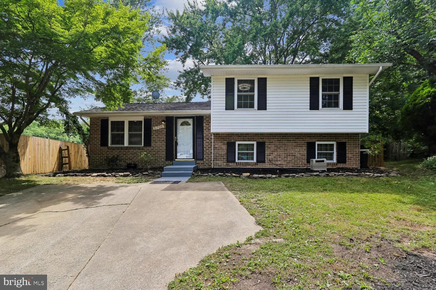 5706 Oak Apple Court