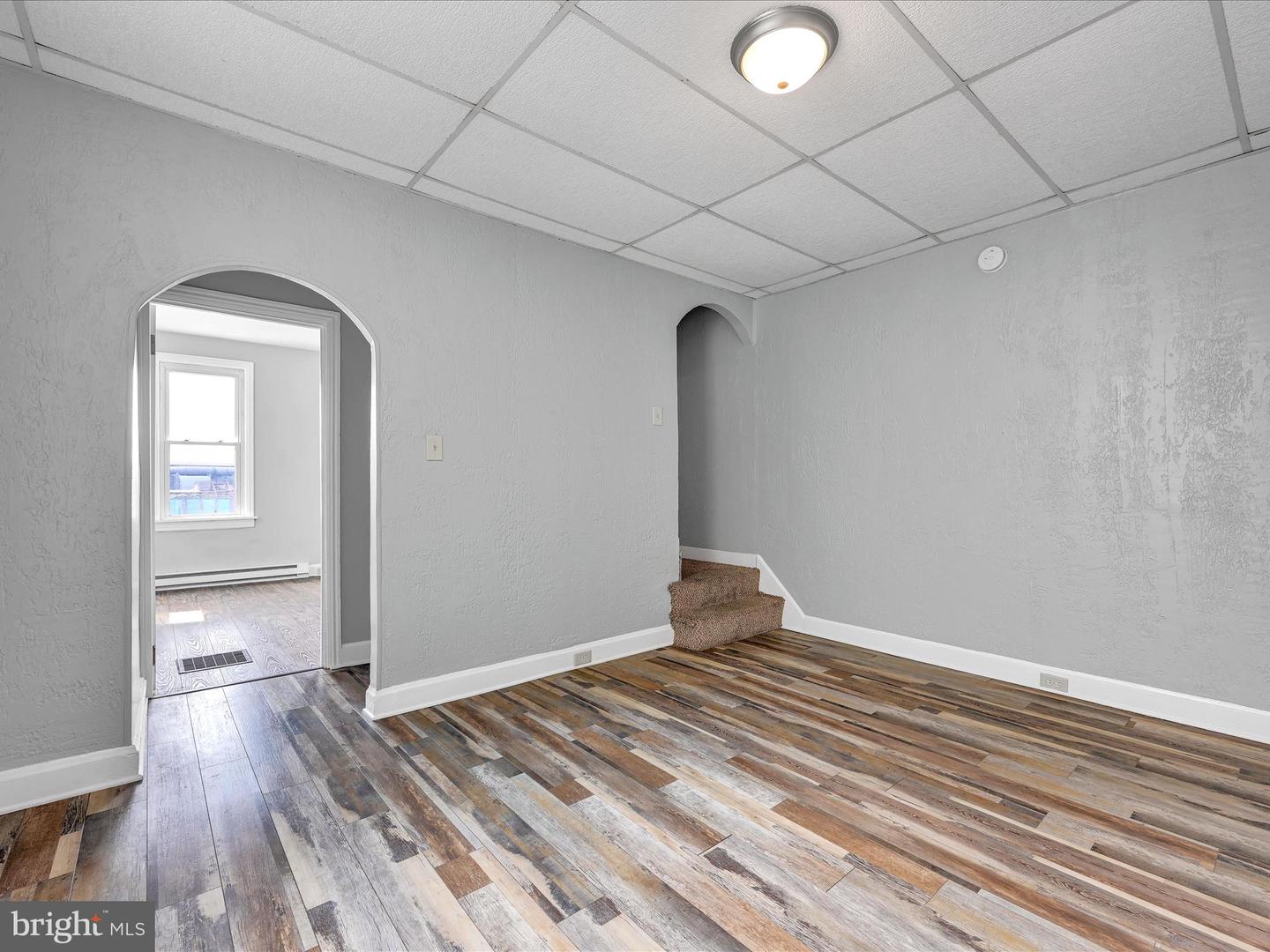 Photo 9 of 27 of 321 S 3rd St multi-family property