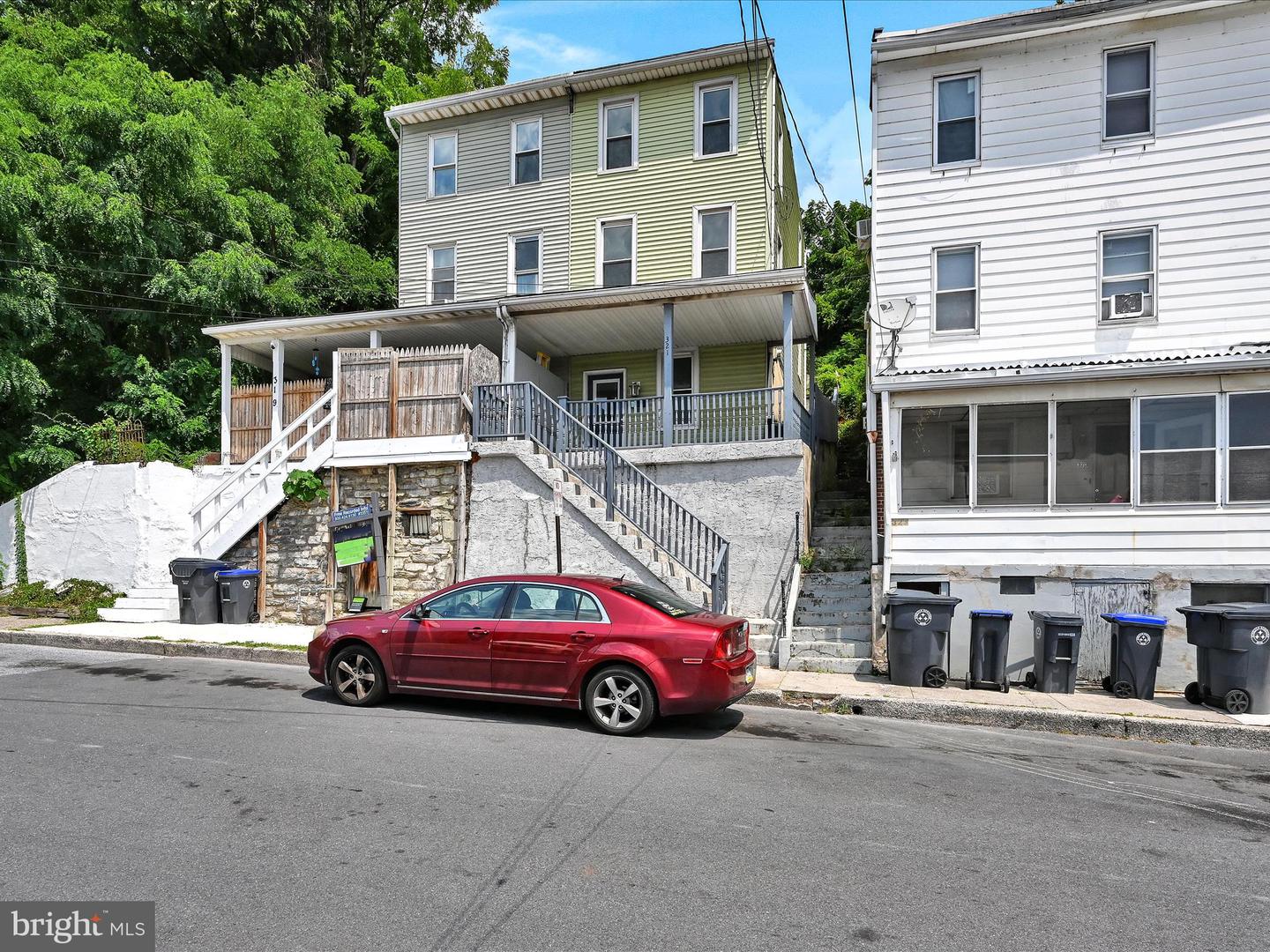 Photo 5 of 27 of 321 S 3rd St multi-family property