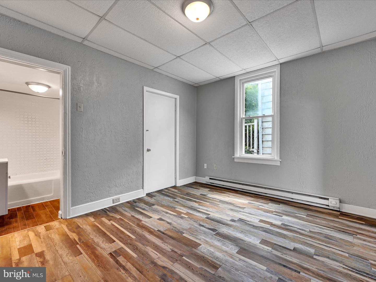 Photo 6 of 27 of 321 S 3rd St multi-family property