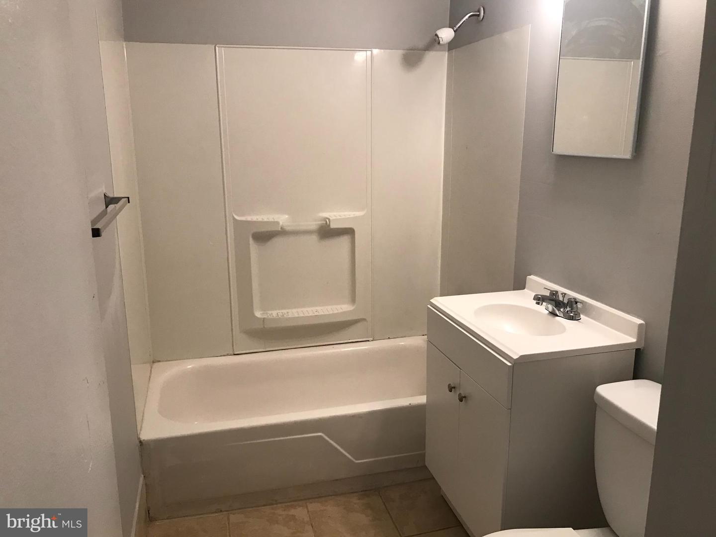 Photo 5 of 8 of 807 Atlantic Ave townhome