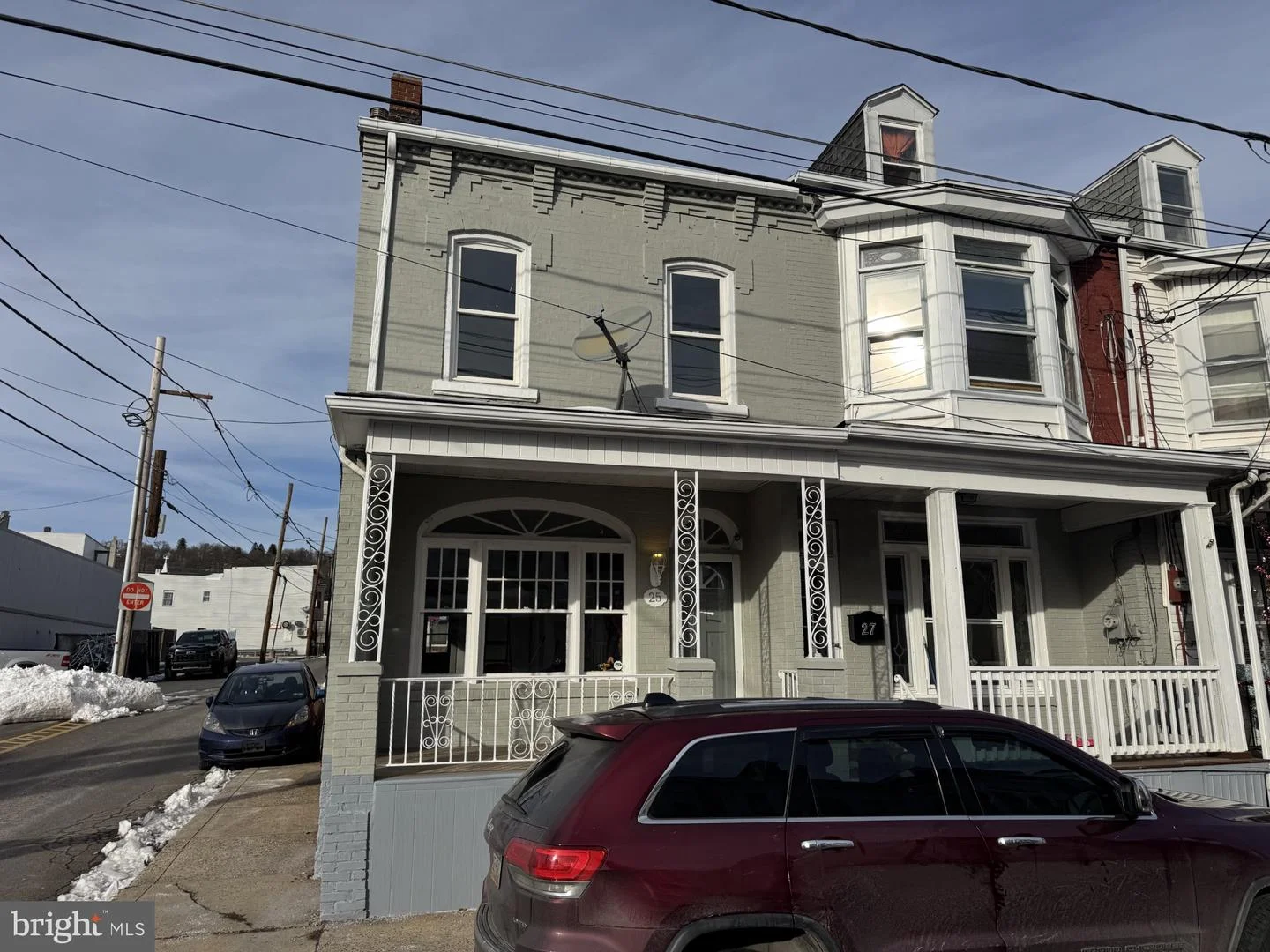 25 E Oak Street