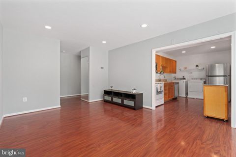 Condominium in Fairfax VA 9737 Kings Crown COURT 6.jpg