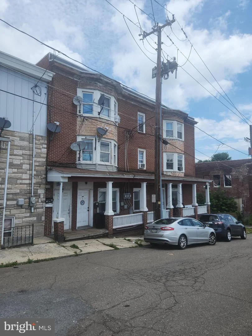 109 E Lloyd Street