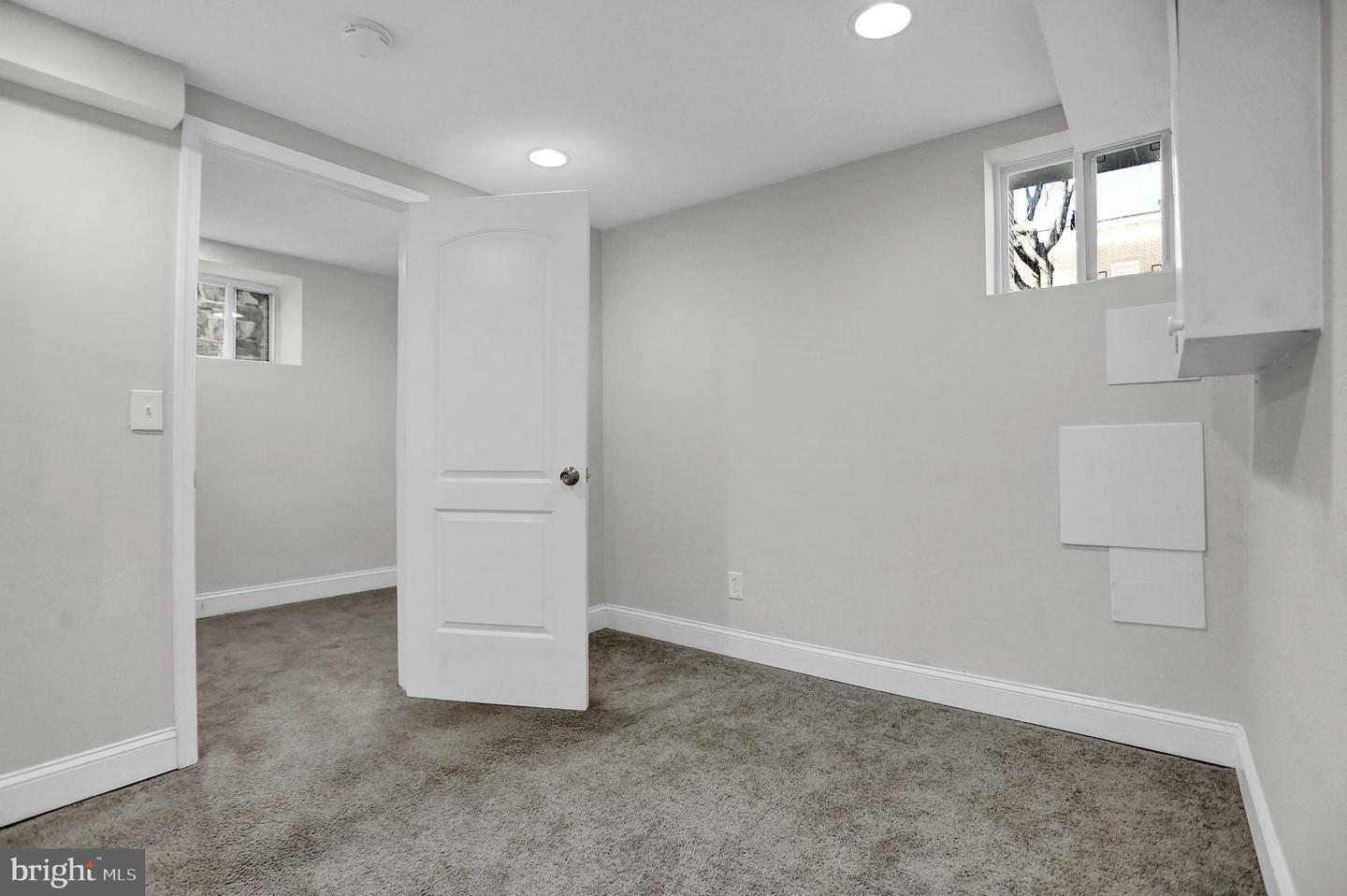 Photo 15 of 34 of 779 N Grantley St townhome
