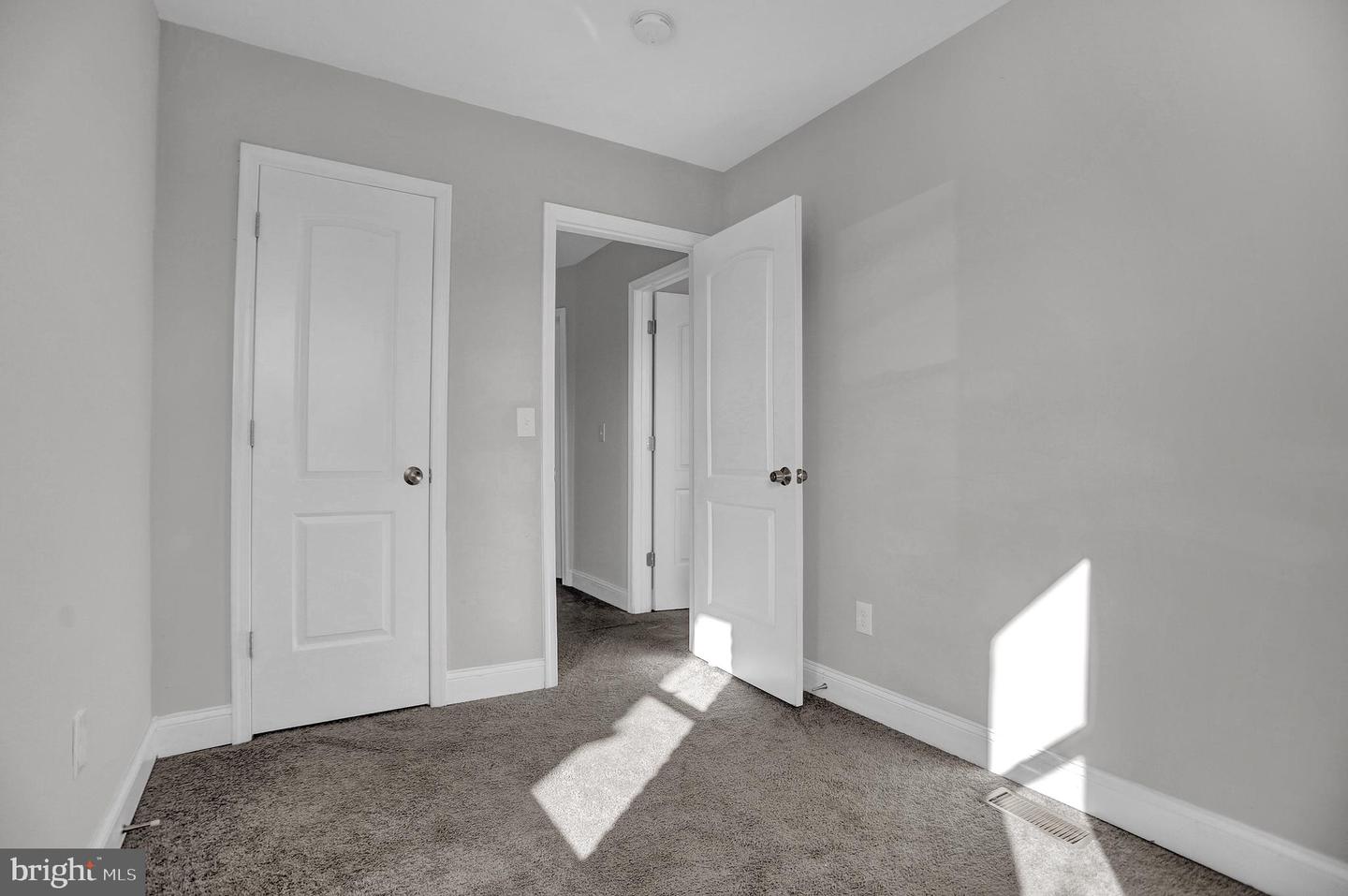 Photo 21 of 34 of 779 N Grantley St townhome