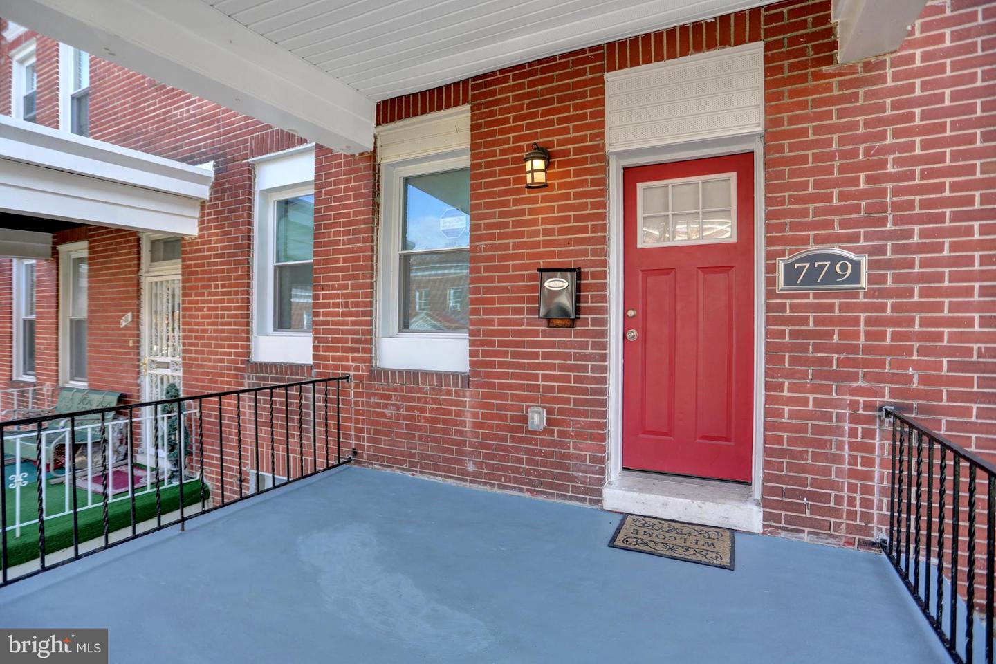 Photo 26 of 34 of 779 N Grantley St townhome