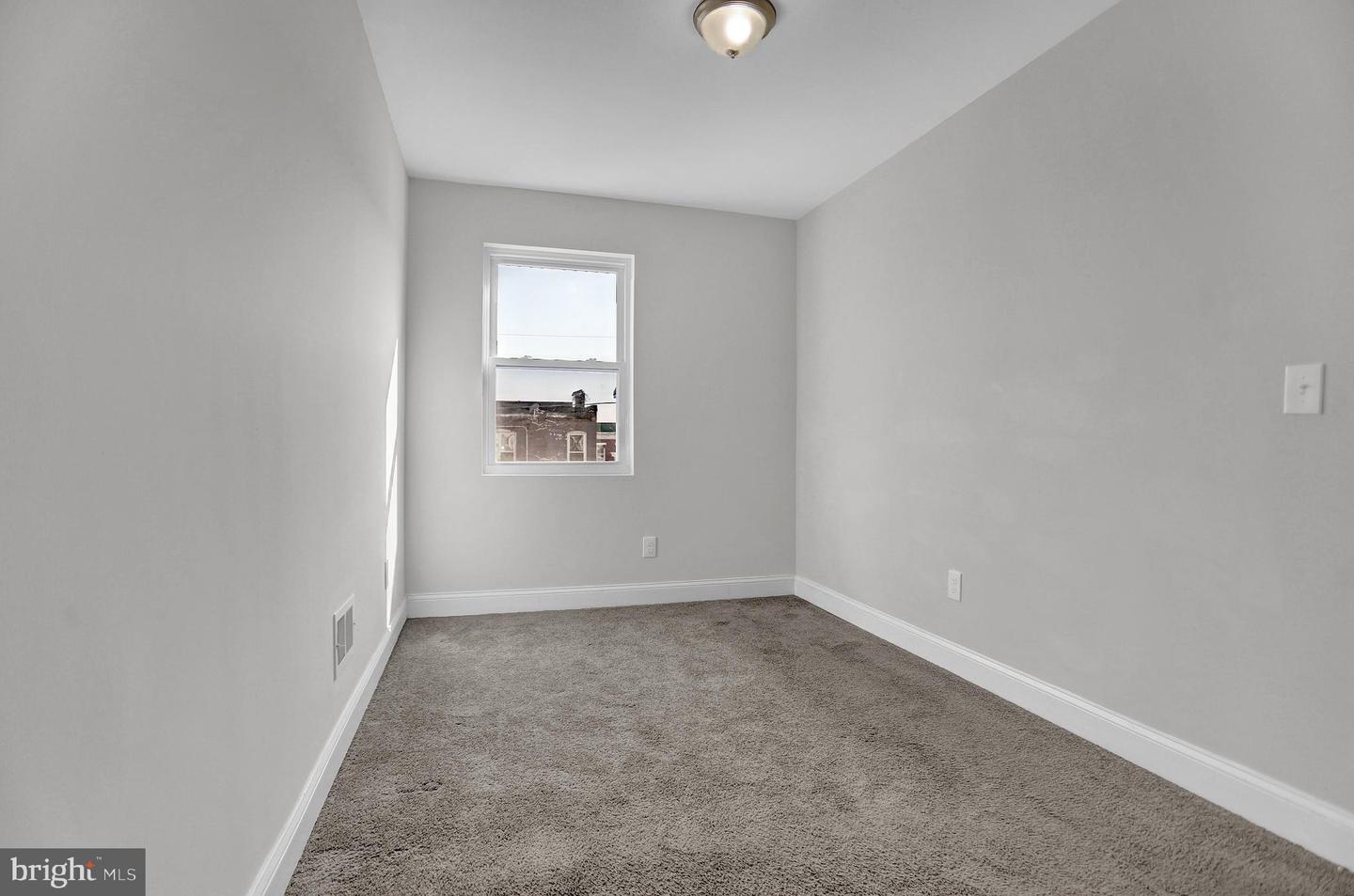 Photo 22 of 34 of 779 N Grantley St townhome