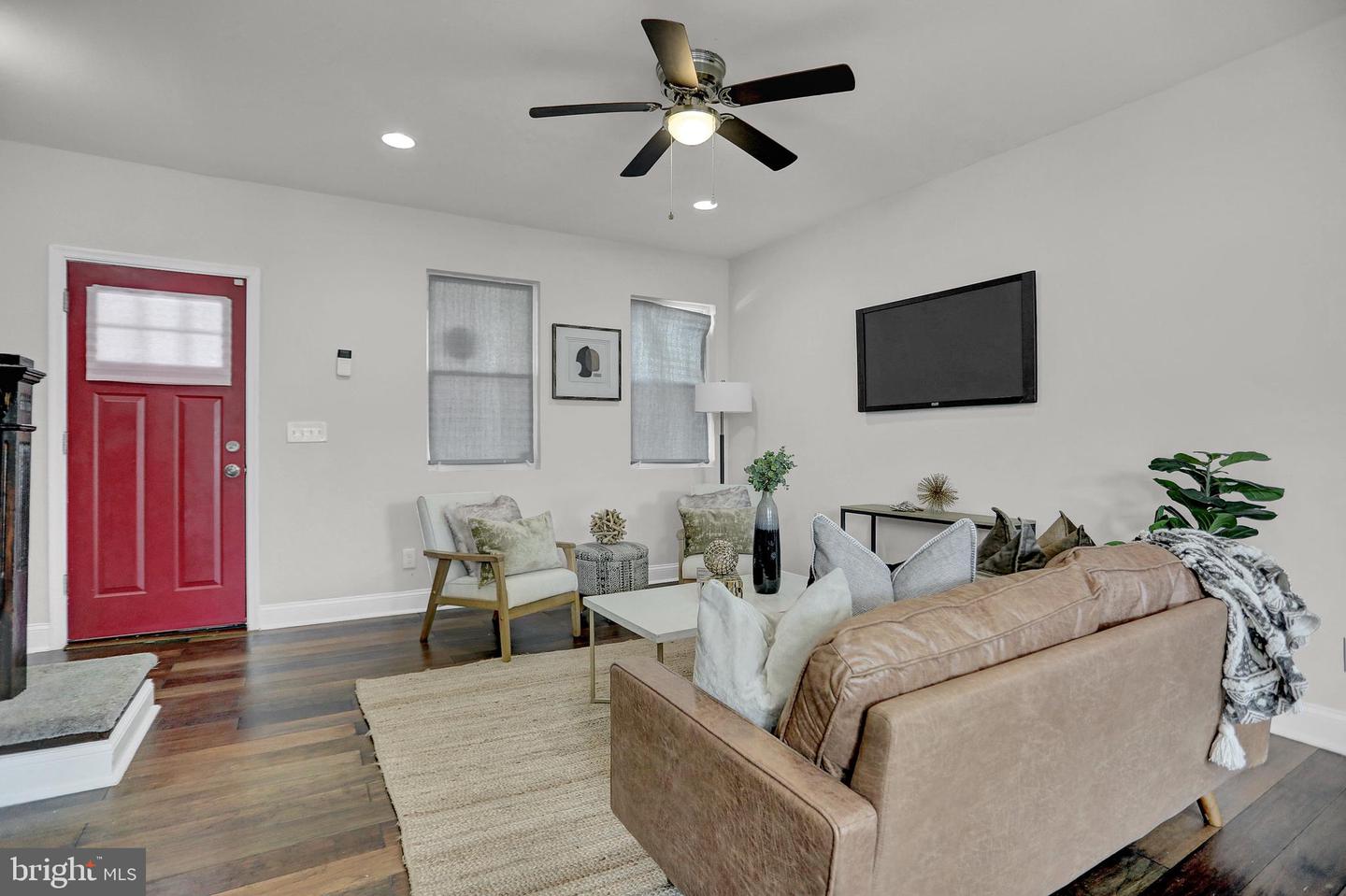 Photo 5 of 34 of 779 N Grantley St townhome
