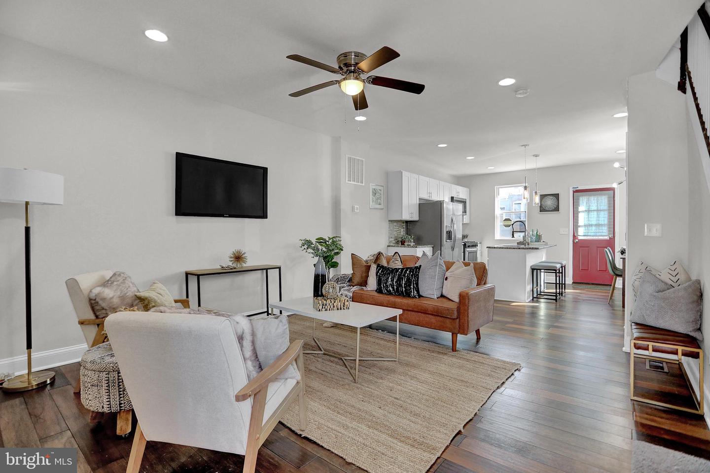Photo 4 of 34 of 779 N Grantley St townhome