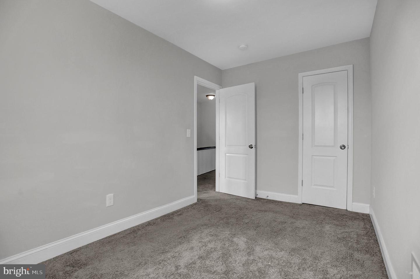 Photo 23 of 34 of 779 N Grantley St townhome